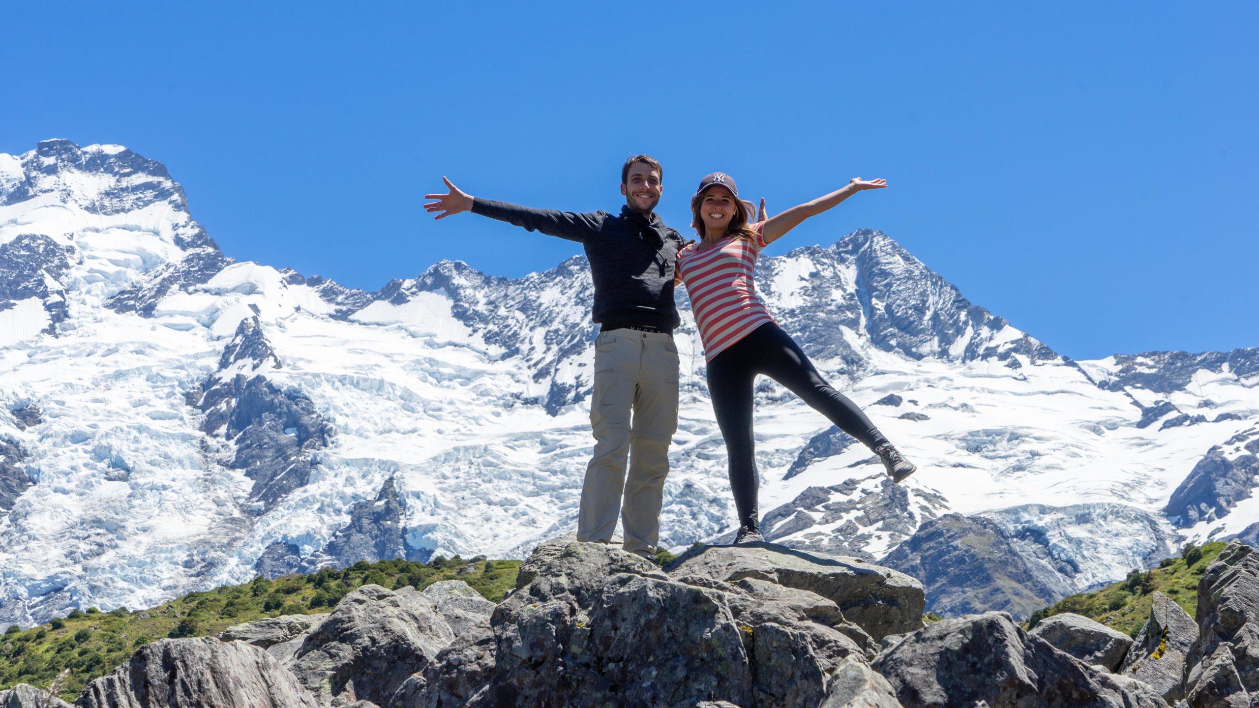 Der schneebedeckte Mount Cook und der kristallklare Lake Tekapo ∙ Neuseeland